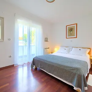 Bed&breakfast Lucija Panzió
